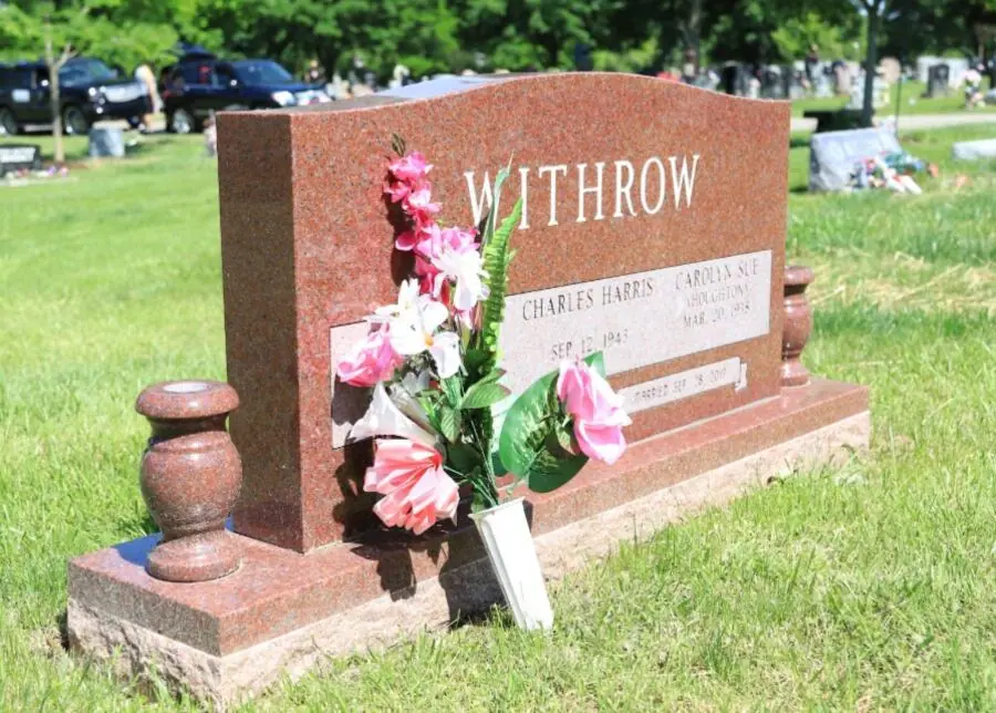 Serp-Top Granite memorial in India Red, by Stoltz Memorials