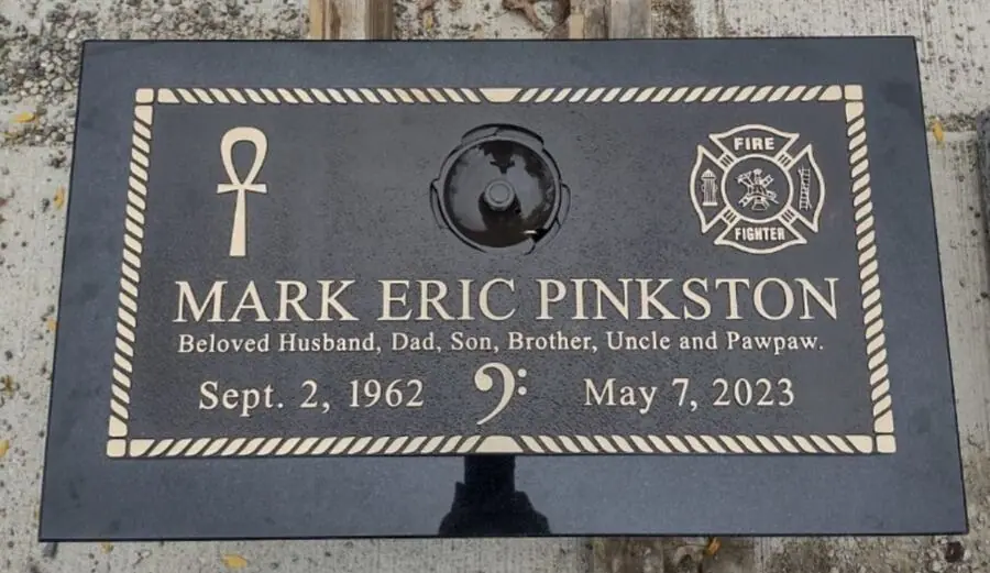 Rectangular Bronze & Granite memorial in Bronze, Black Ultimate, by Stoltz Memorials