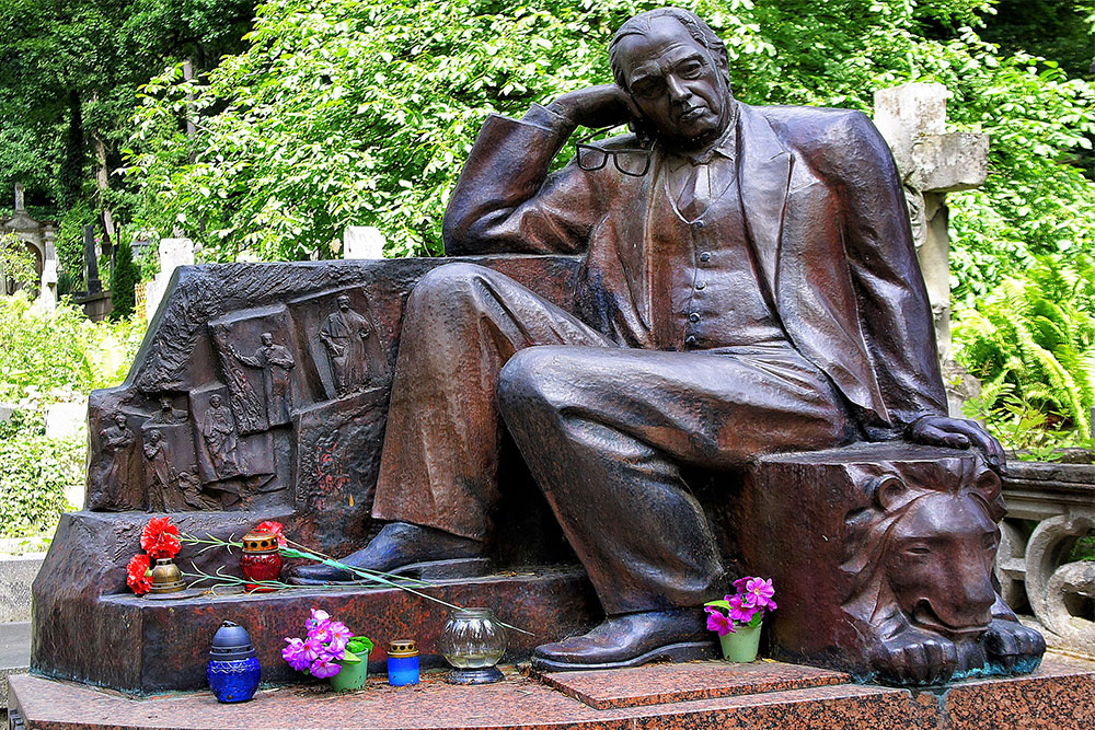Artistry-in-Stone-How-Our-Headstones-are-Meticulously-Crafted