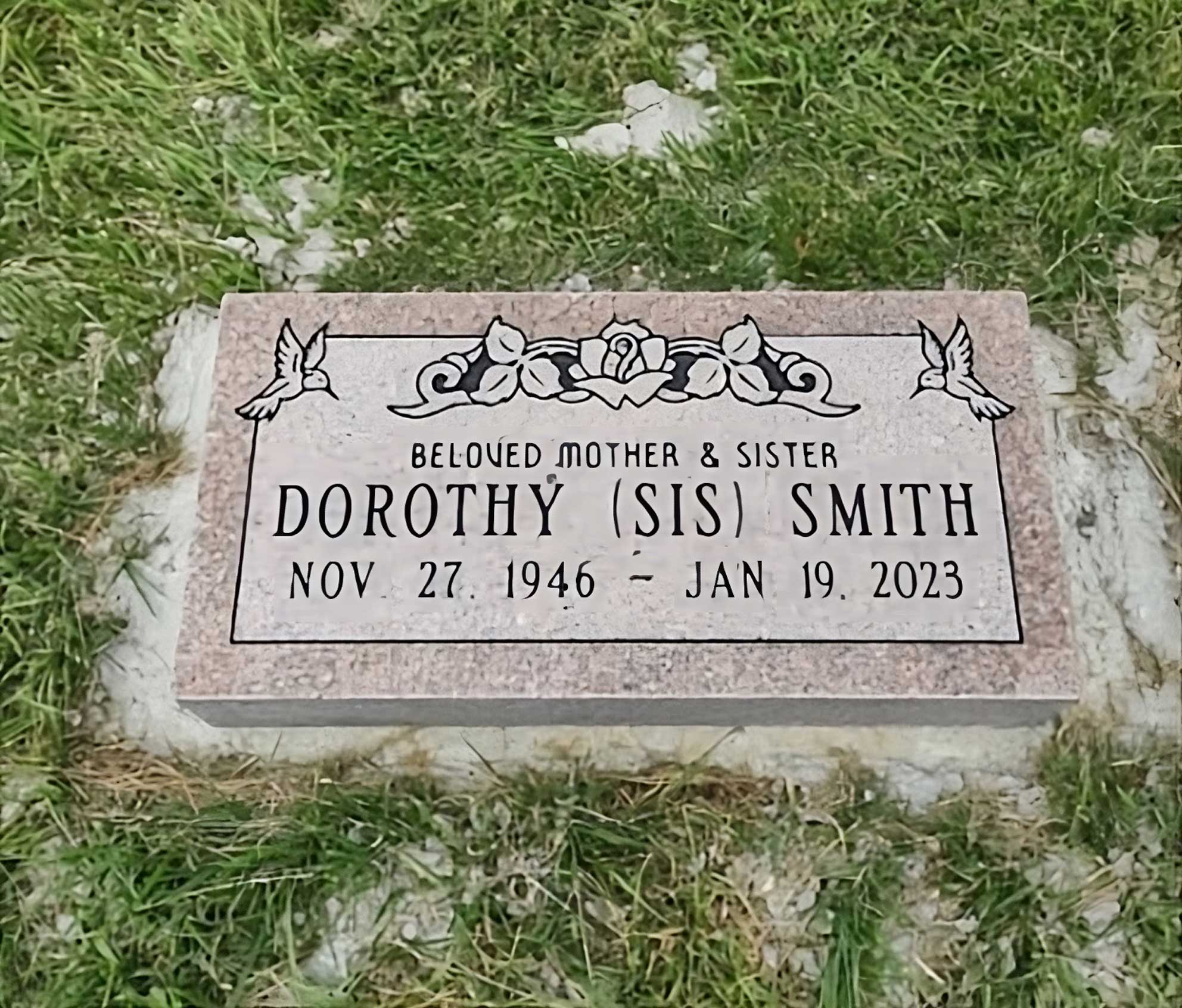 A lawn-level granite flat grave marker with personalized family engraving, installed in a Delaware, Ohio cemetery.